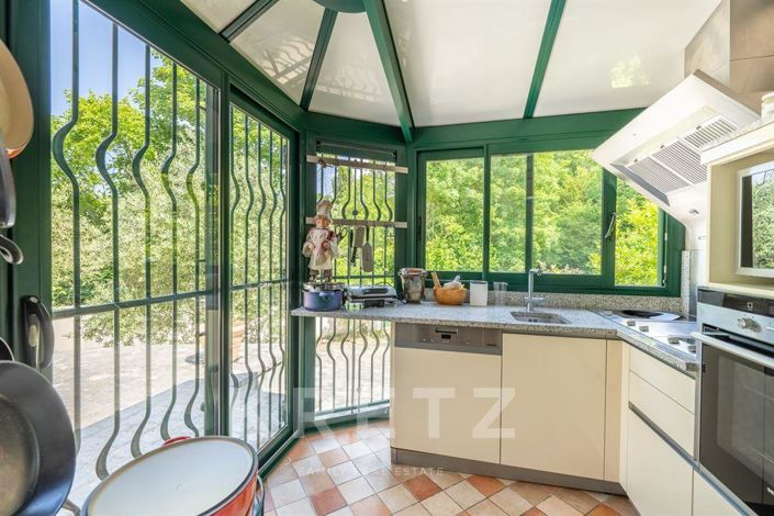 Image No.6-5 Bed House for sale