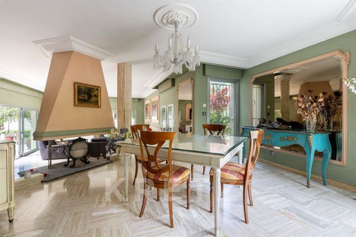 Image No.8-5 Bed House for sale