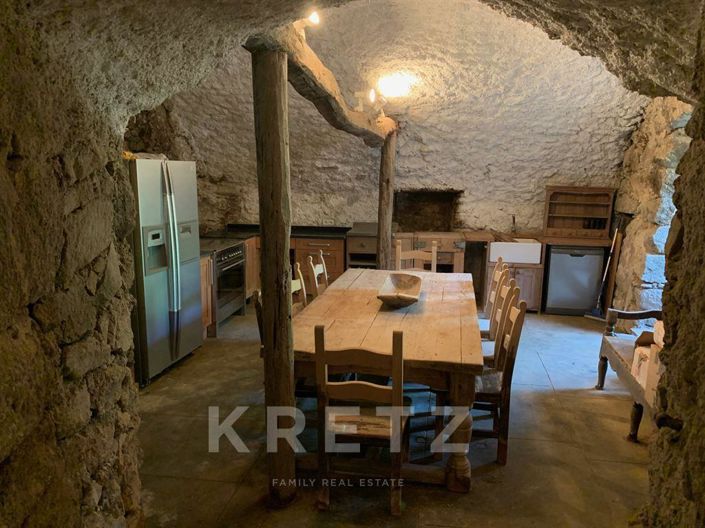 Image No.6-5 Bed House for sale