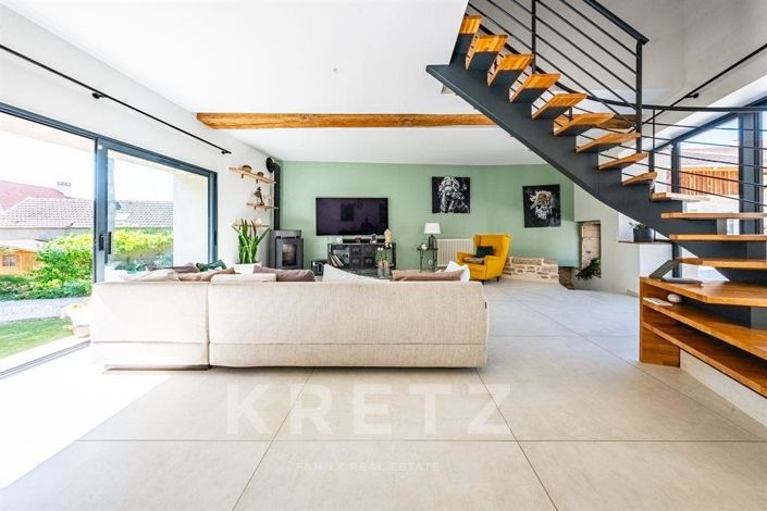 Image No.1-6 Bed House for sale