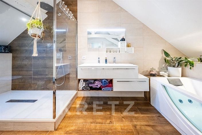 Image No.11-6 Bed House for sale