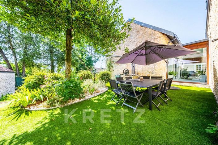 Image No.8-6 Bed House for sale