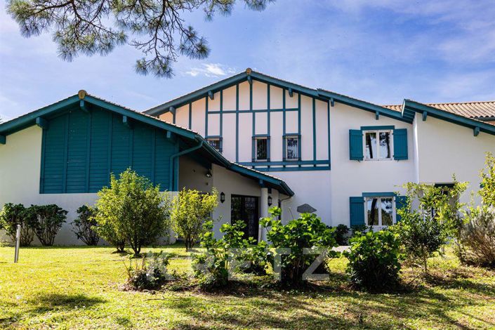 Image No.1-6 Bed House for sale