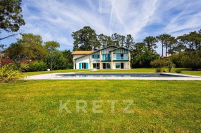 6 Bed House for sale