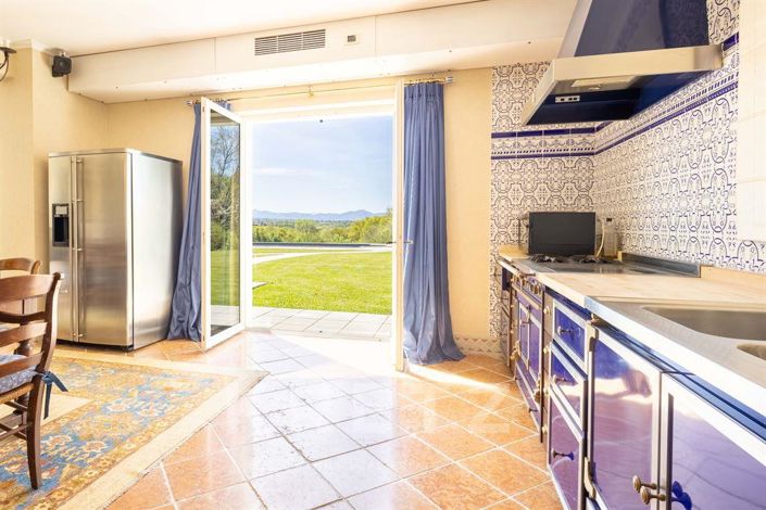 Image No.6-6 Bed House for sale