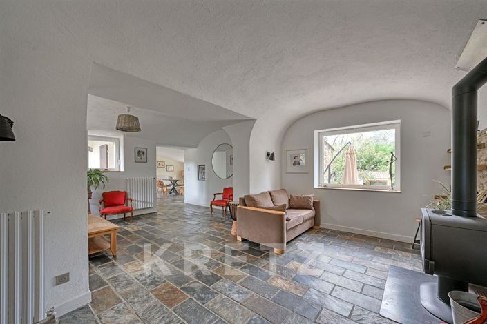 Image No.5-5 Bed House for sale