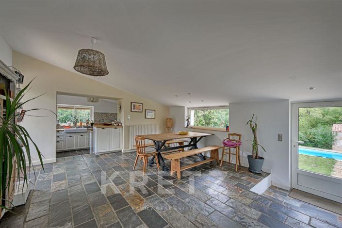 Image No.6-5 Bed House for sale