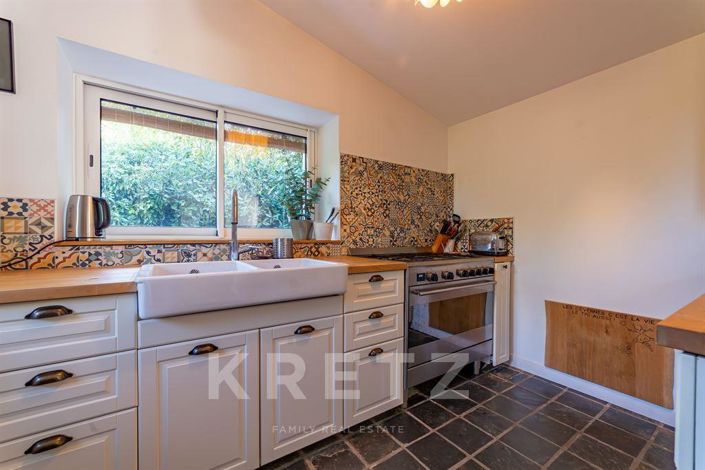 Image No.7-5 Bed House for sale