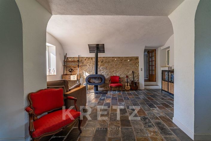 Image No.8-5 Bed House for sale