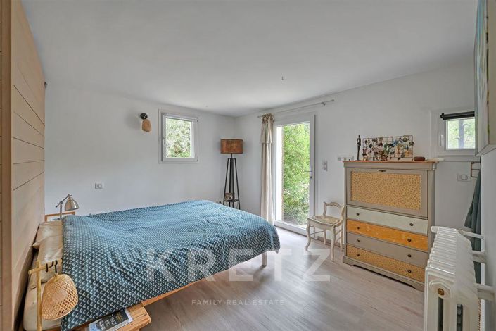 Image No.8-5 Bed House for sale