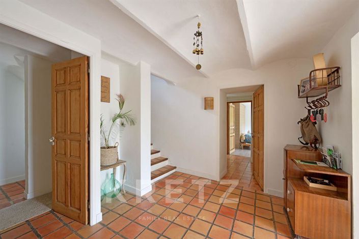 Image No.9-5 Bed House for sale