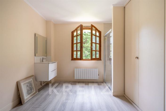 Image No.15-5 Bed House for sale