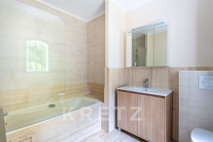 Image No.16-5 Bed House for sale