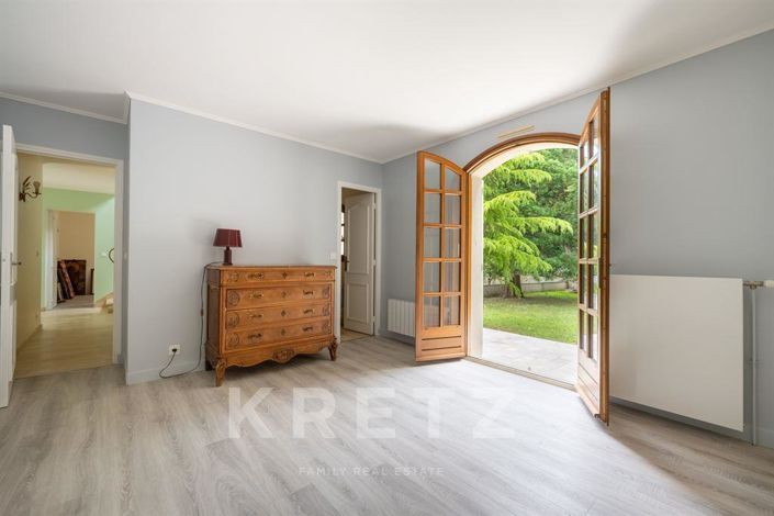 Image No.3-5 Bed House for sale