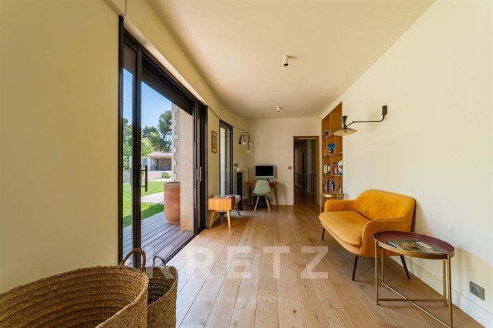 Image No.12-7 Bed House for sale