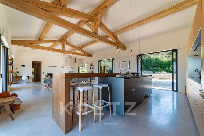 Image No.8-7 Bed House for sale