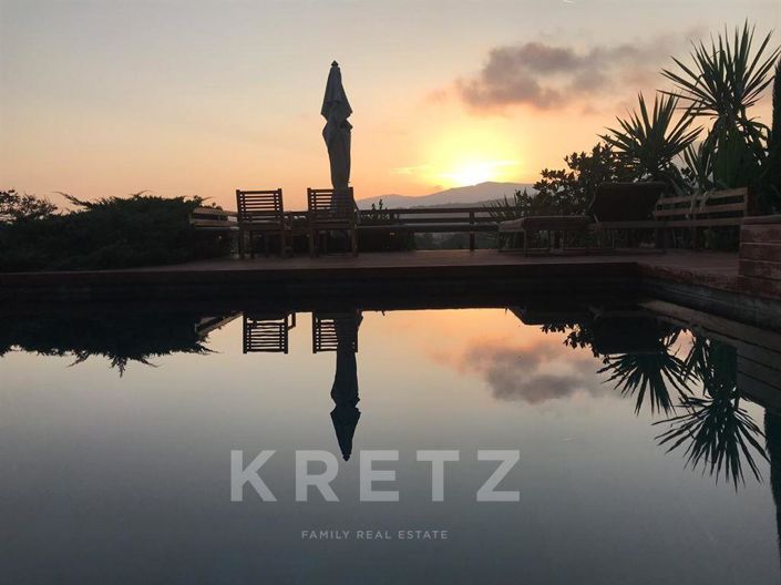 Image No.1-5 Bed Property for sale