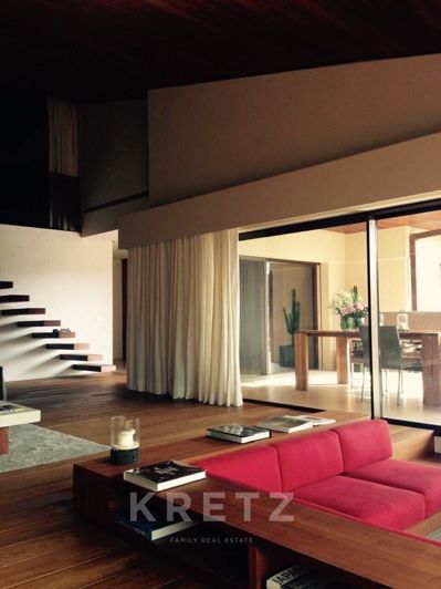 Image No.10-5 Bed Property for sale