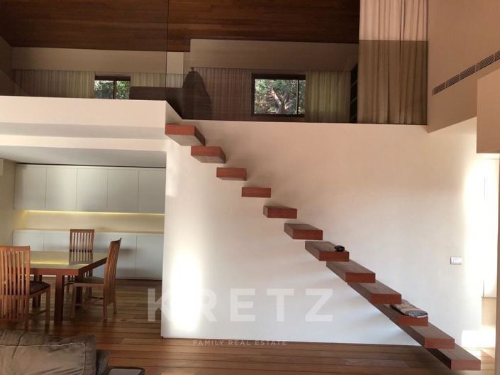 Image No.2-5 Bed Property for sale