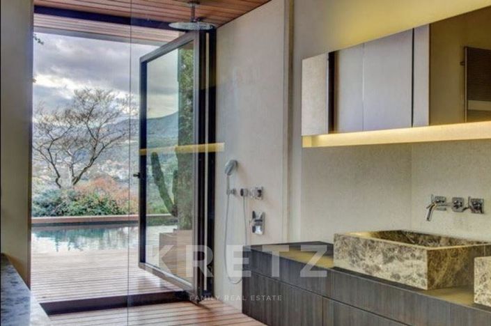 Image No.7-5 Bed Property for sale