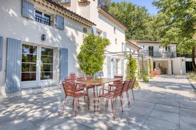 8 Bed House for sale