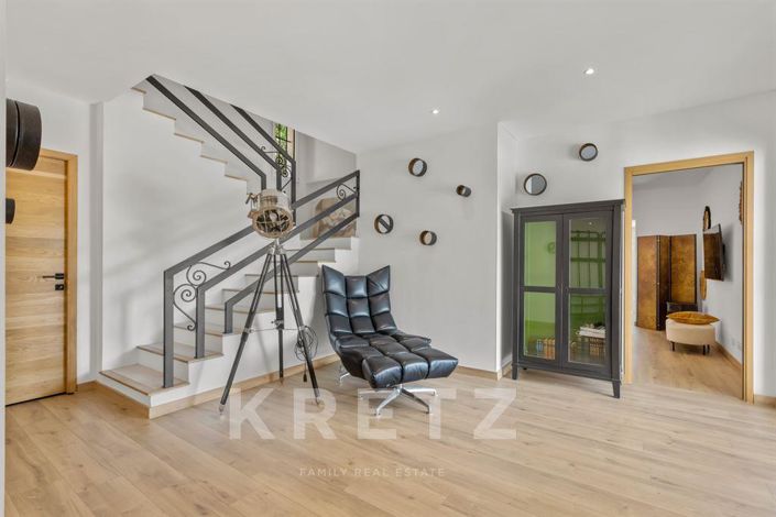 Image No.10-8 Bed House for sale