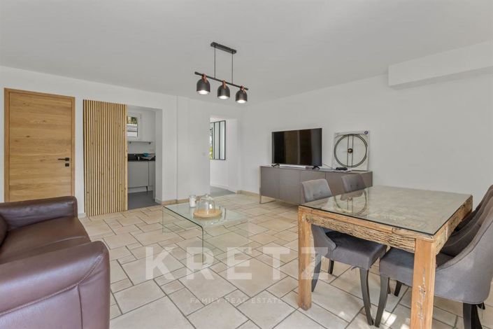 Image No.16-8 Bed House for sale