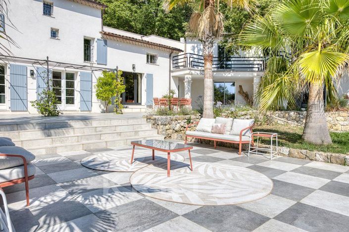 Image No.3-8 Bed House for sale