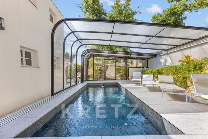 Image No.8-8 Bed House for sale