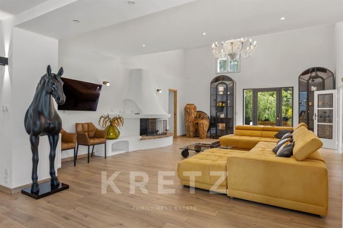 Image No.9-8 Bed House for sale