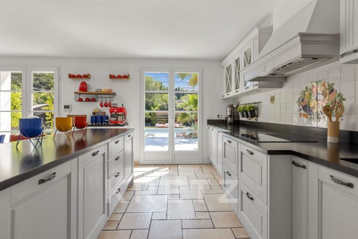 Image No.9-8 Bed House for sale