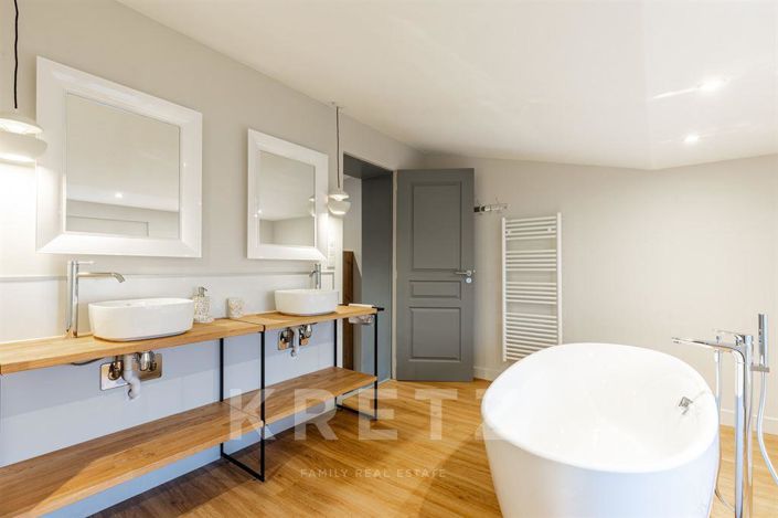 Image No.16-7 Bed House for sale