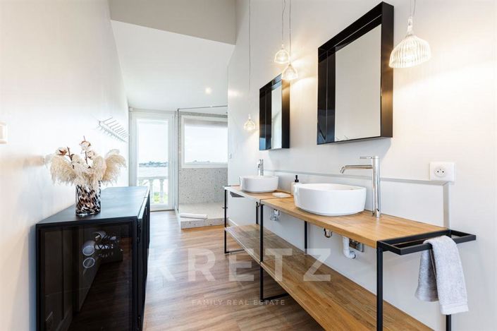 Image No.9-7 Bed House for sale