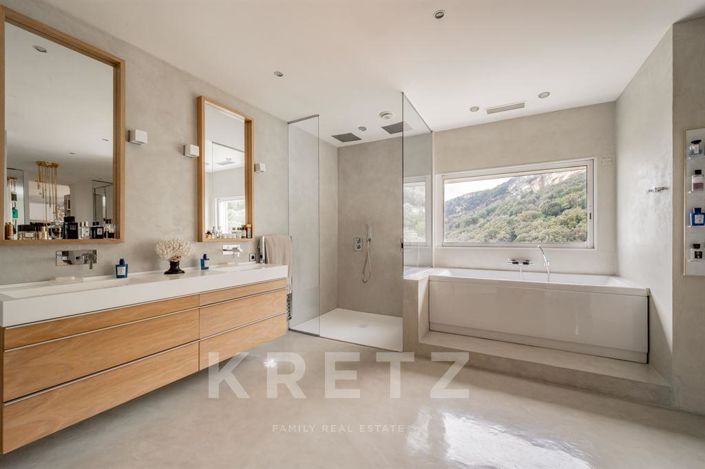 Image No.8-4 Bed House for sale