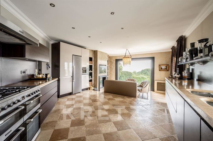 Image No.9-4 Bed House for sale