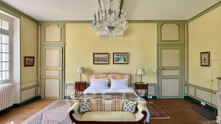 Image No.11-9 Bed Property for sale