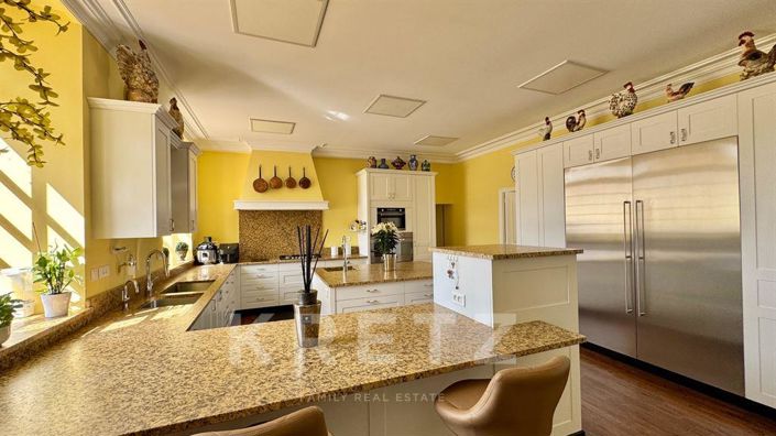 Image No.7-9 Bed Property for sale