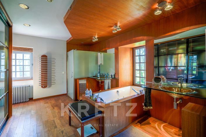 Image No.11-10 Bed House for sale