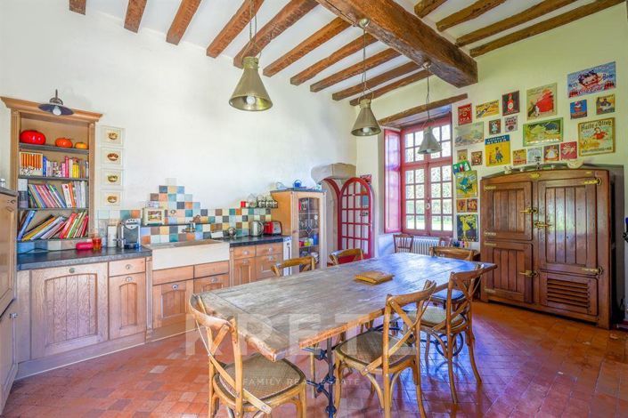 Image No.5-10 Bed House for sale