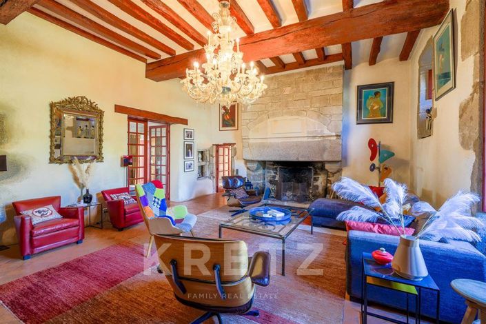 Image No.6-10 Bed House for sale