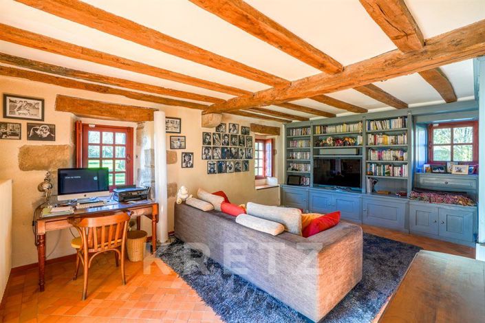 Image No.8-10 Bed House for sale