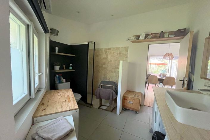 Image No.10-3 Bed House for sale