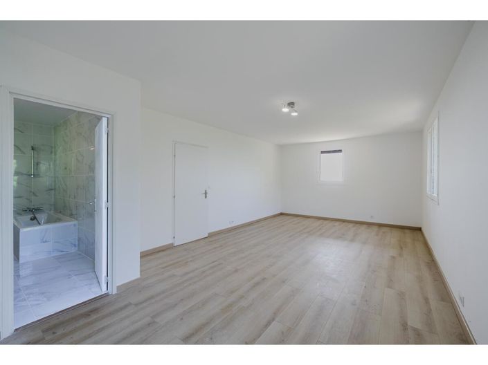 Image No.10-4 Bed House for sale