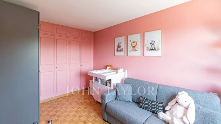 Image No.10-2 Bed Property for sale