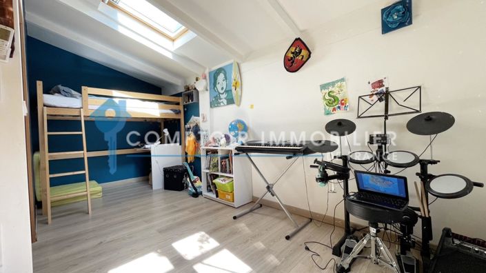 Image No.11-3 Bed House for sale