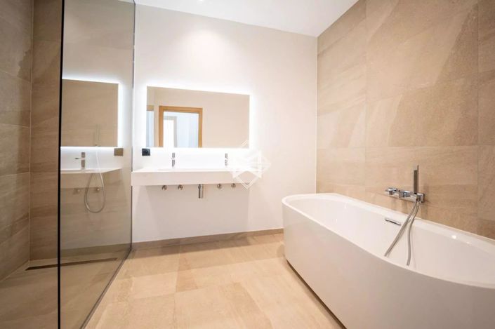 Image No.10-4 Bed House for sale