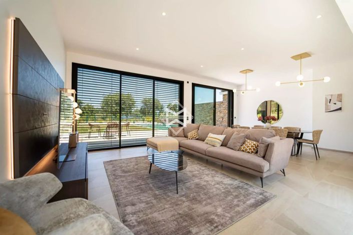 Image No.4-4 Bed House for sale