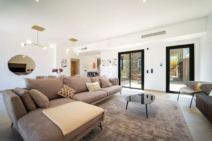 Image No.5-4 Bed House for sale