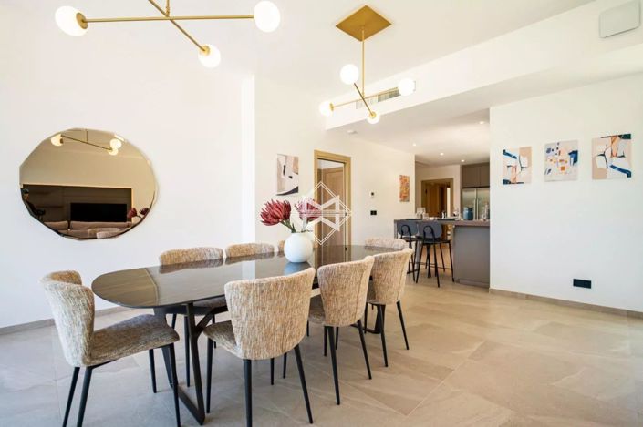 Image No.6-4 Bed House for sale