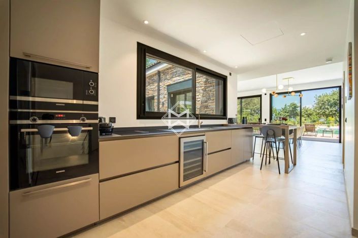 Image No.7-4 Bed House for sale